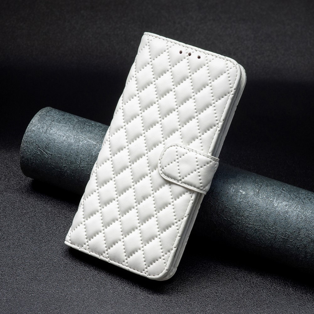 iPhone 15 Wallet Case Quilted White