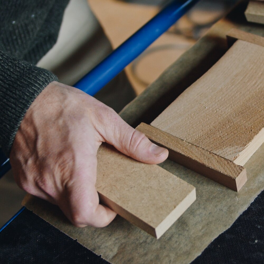 iPhone SE (2020) case made of Swedish hardwood - Körsbär